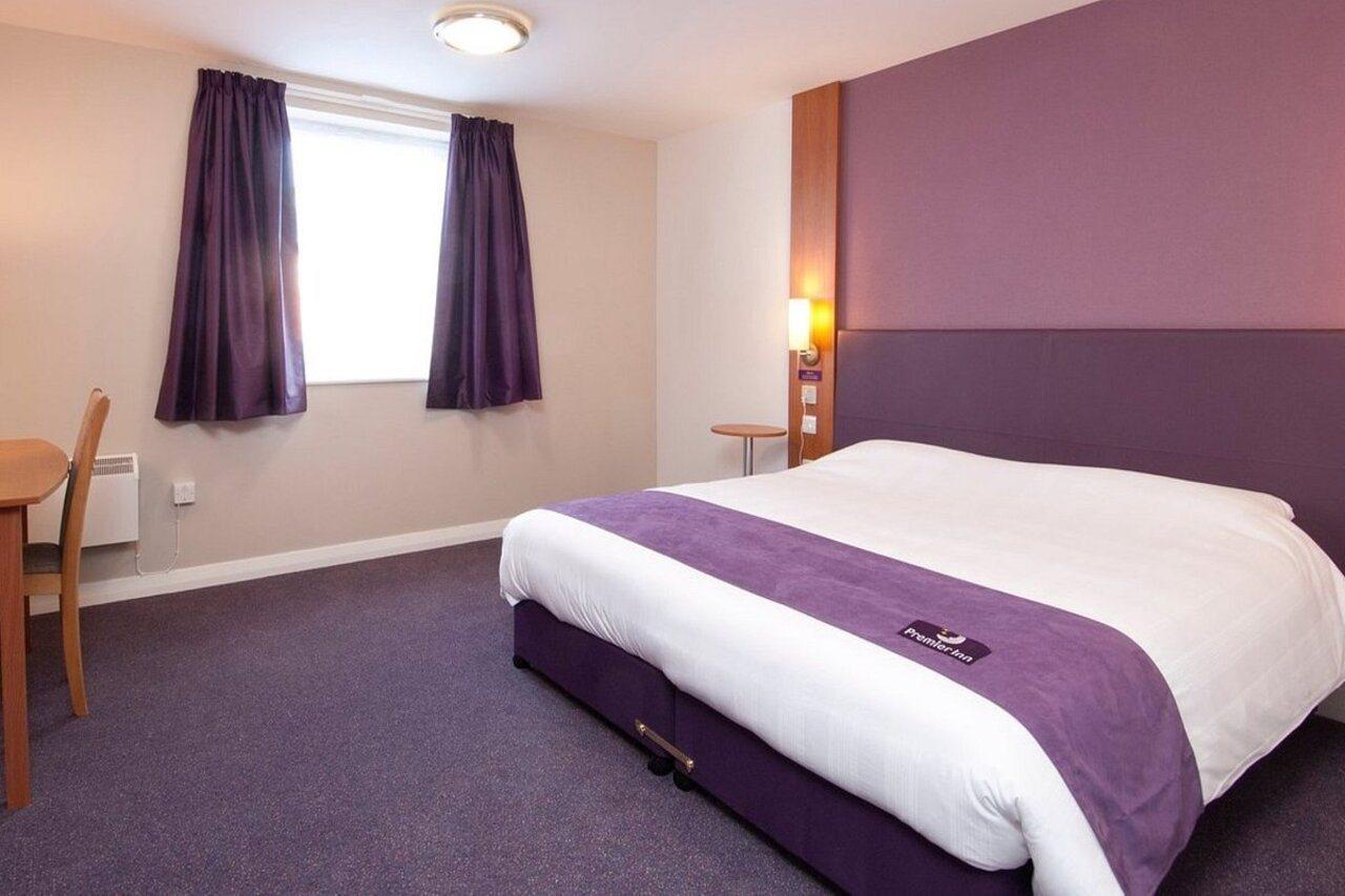 Premier Inn Lymington Bagian luar foto