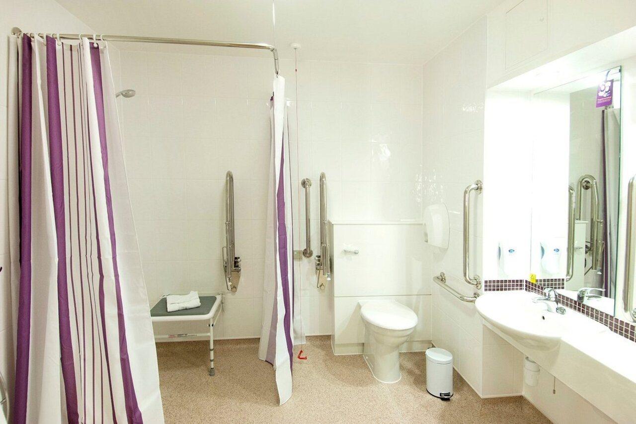 Premier Inn Lymington Bagian luar foto