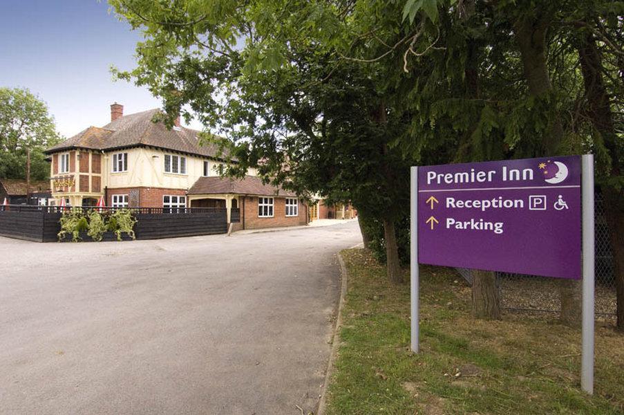 Premier Inn Lymington Bagian luar foto