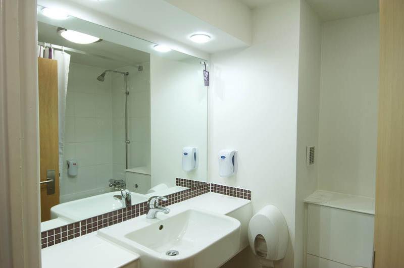Premier Inn Lymington Bagian luar foto