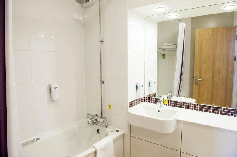 Premier Inn Lymington Bagian luar foto