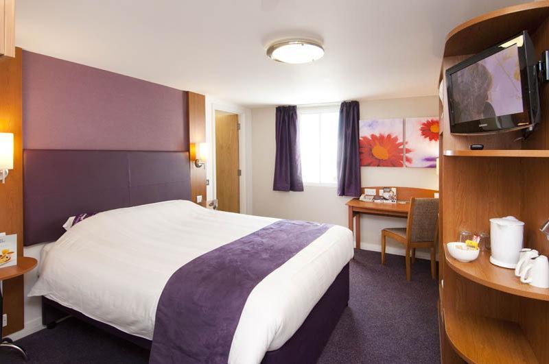 Premier Inn Lymington Bagian luar foto