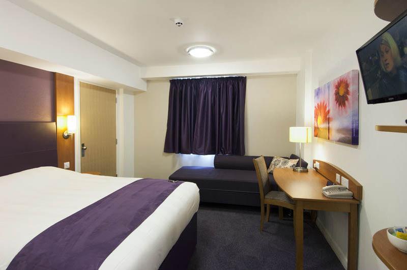 Premier Inn Lymington Bagian luar foto